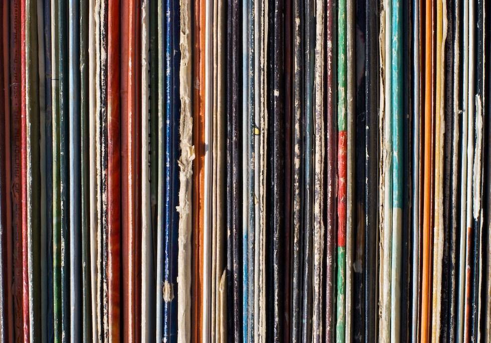 Flickr, Peat Bakke, "Records", CC-BY-2.0,https://www.flickr.com/photos/mistermoss/4040068853/in/photolist-7a1pHx-mPvd2i-5Y9duA-8dhjgA-LjNMz-4jkoN2-4Sdh-oVXGnJ-NwMrN-4D7JUC-eHZEc-8fsrnG-6nRDvk-bNV25x-axqxZy-5hkA5B-9uDtSe-9uJrxL-9uJs7J-9uJsXo-9uJpHj-9uGsXs-9uJpS3-9uJsFE-9uJtmE-9uJtNu-9uGsNE-9uDtHR-9uFu1V-9uGt83-9uJr8b-9uFpNH-872T5k-7TwgS8-mt9Tut-9D1tEc-77UPSv-7JH4nG-2D3JKg-9tPRui-4odnZg-9zbfv4-qskQVc-A6TXh-7gdbj-ffSKCZ-pSThRG-4ohs39-7gdbC-5JKSdx